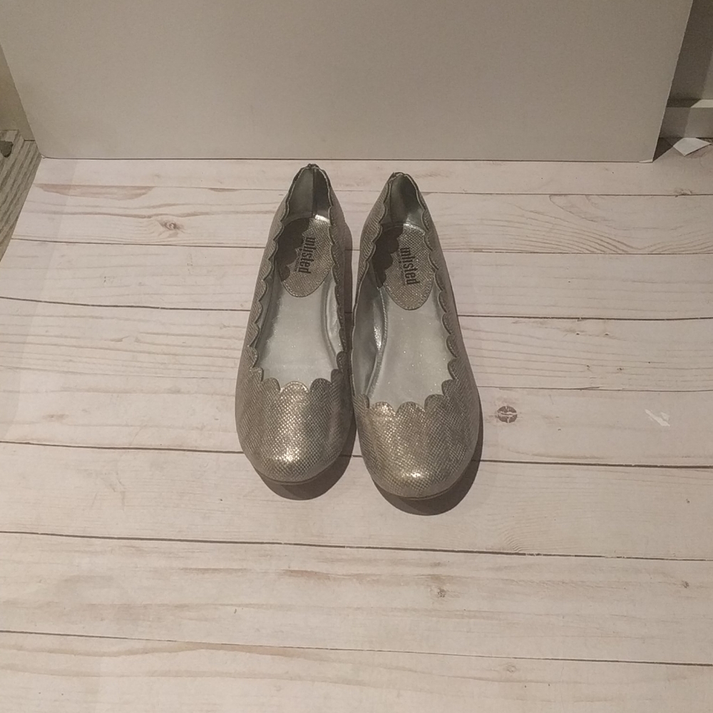 🌺🌸Nice silver flats by unlisted 🍀🌺🌸